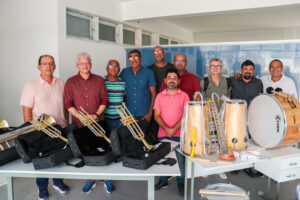 Prefeitura da Vitória entrega novos instrumentos às bandas marciais do município