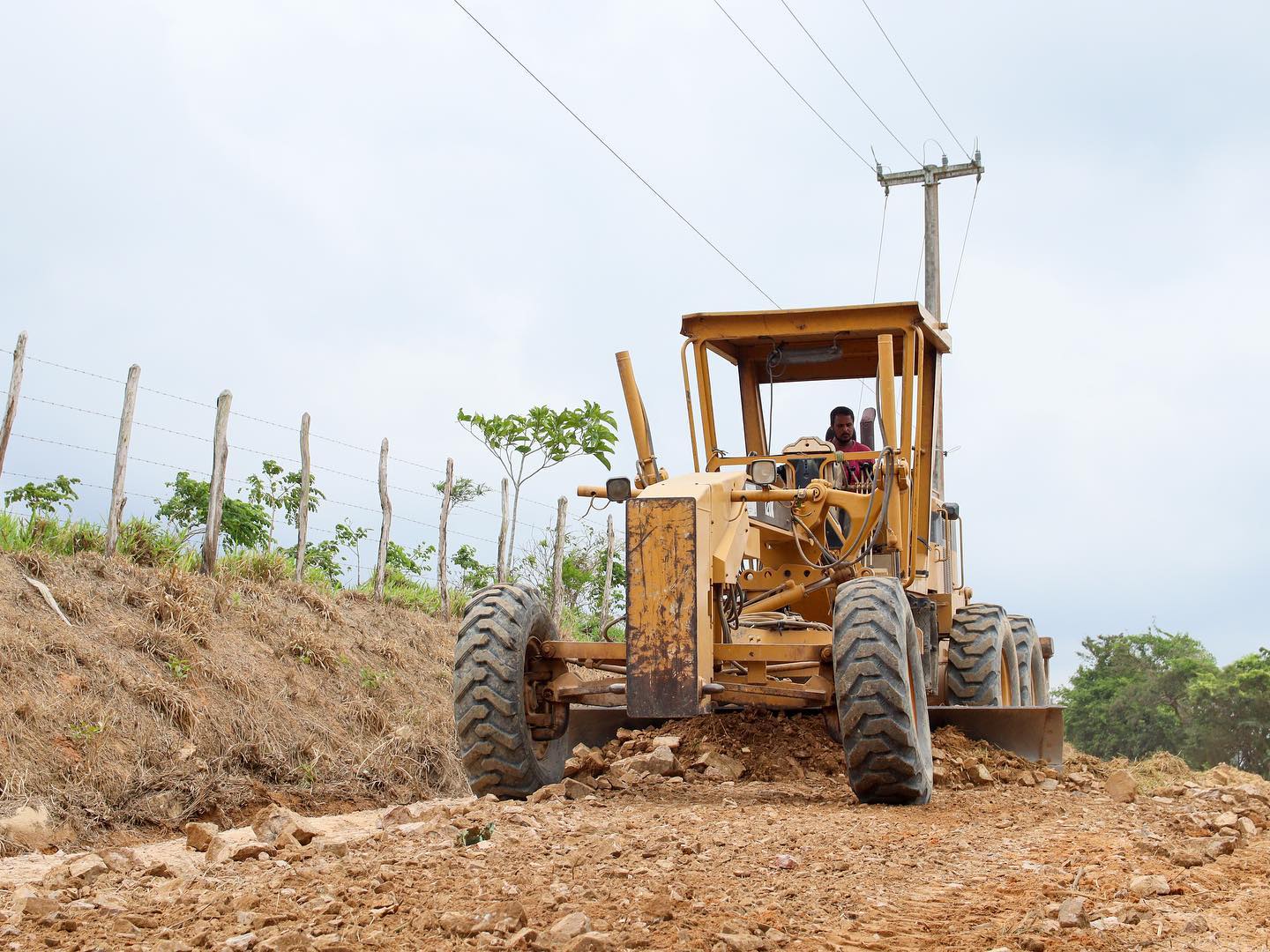 Prefeitura da Vitória reforça recuperação de estradas rurais e aração de terras