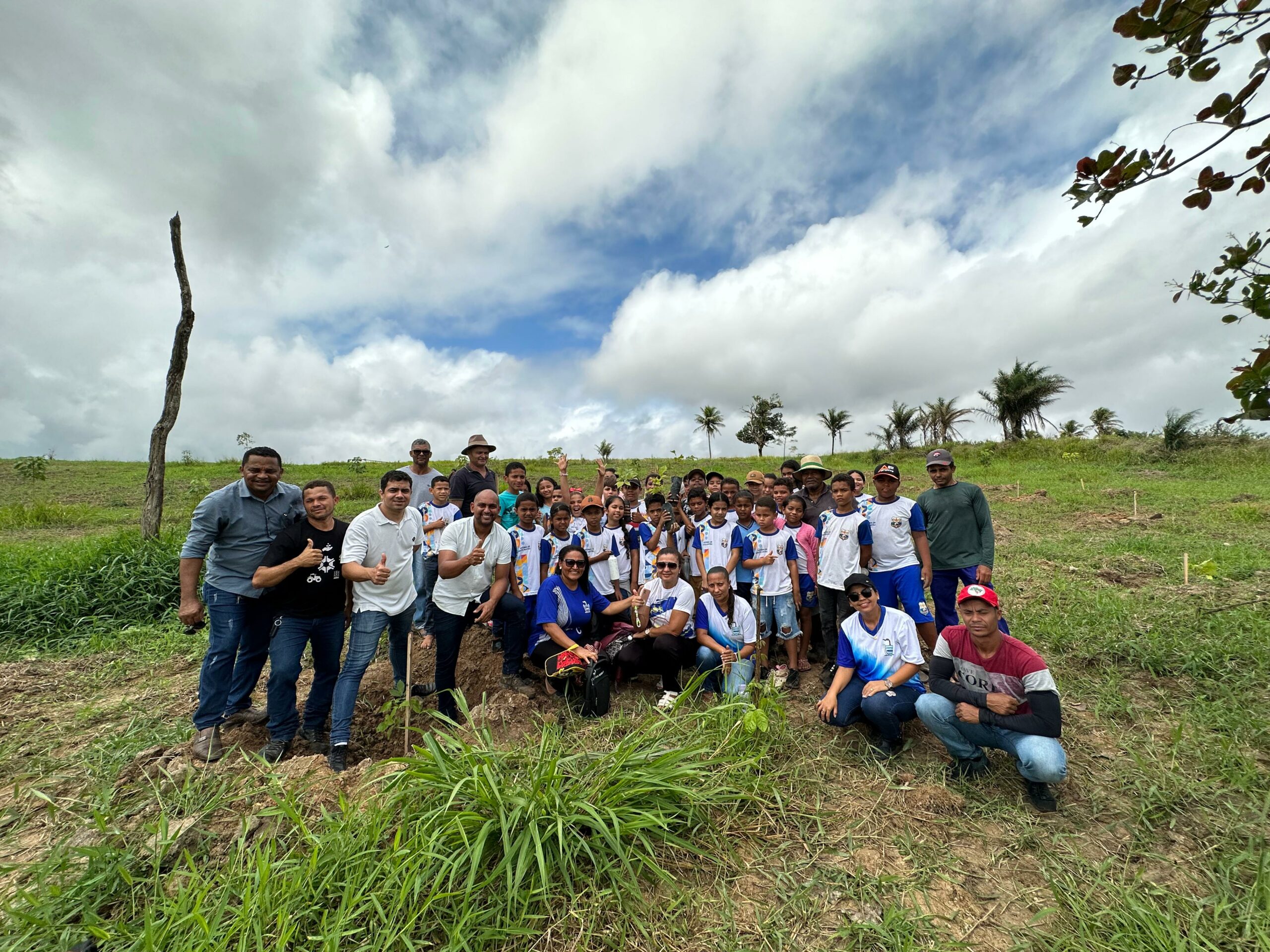 AMASVISA promove ação do Vitória Arborizar no Engenho Cacimbas