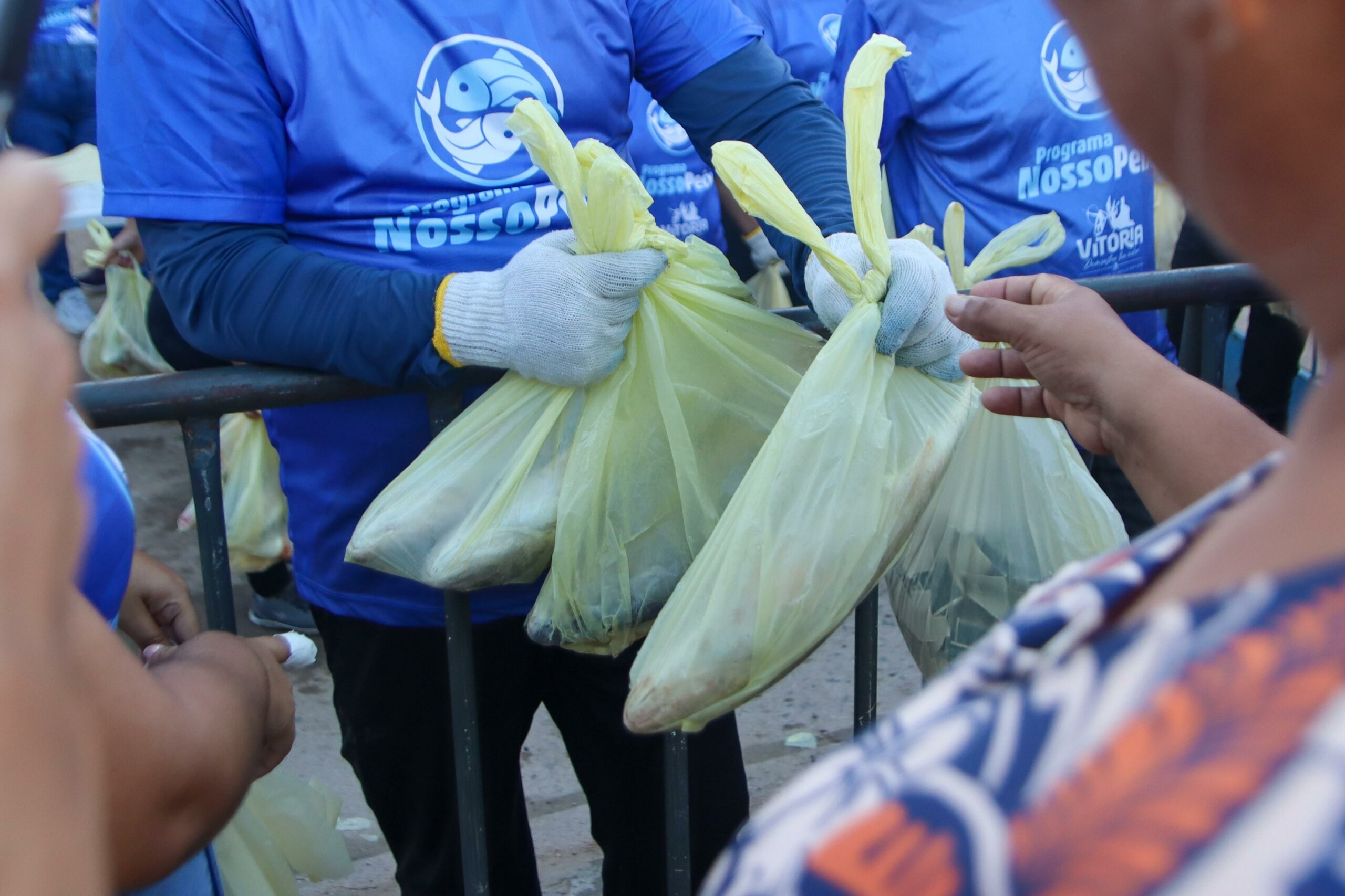 Vitória garante tradição e entrega peixe e leite de coco para a Semana Santa