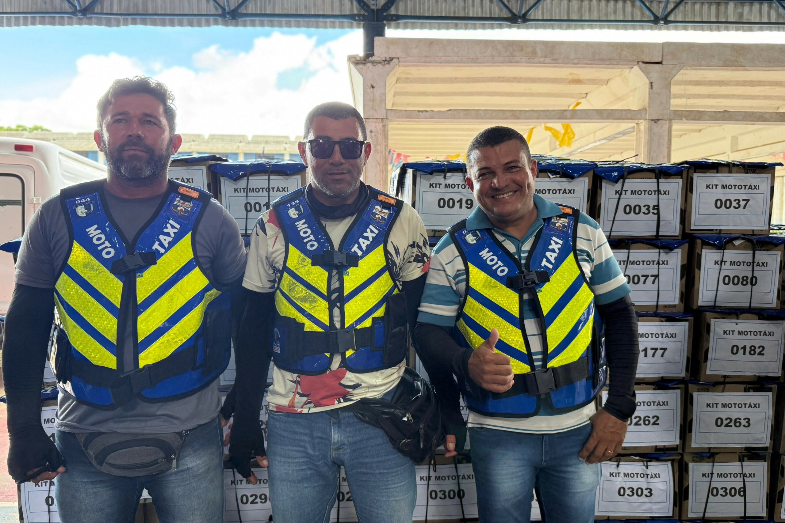 Prefeitura da Vitória de Santo Antão inicia entrega de kits para mototaxistas