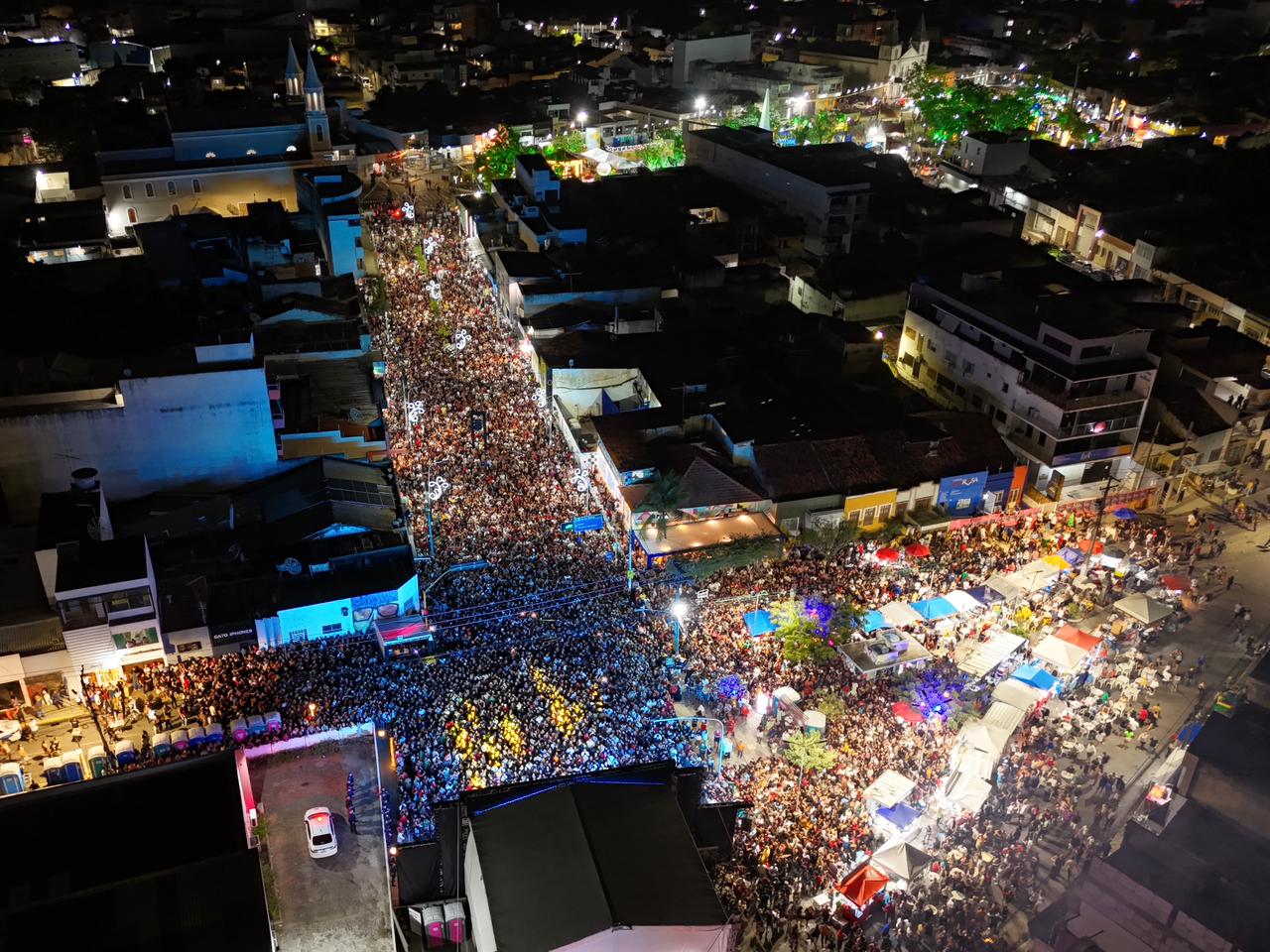 Vitória abre comemorações dos 400 anos com Avenida 17 de Janeiro lotada