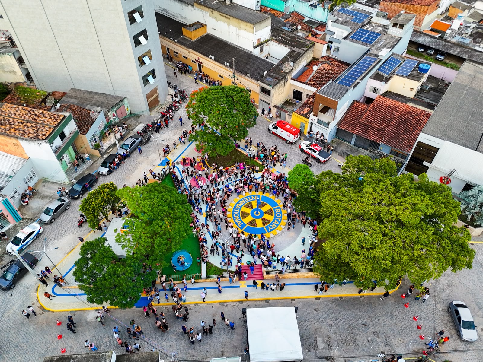 Prefeitura da Vitória entrega Praça do Rotary revitalizada e homenageia a professora Angelita Neves